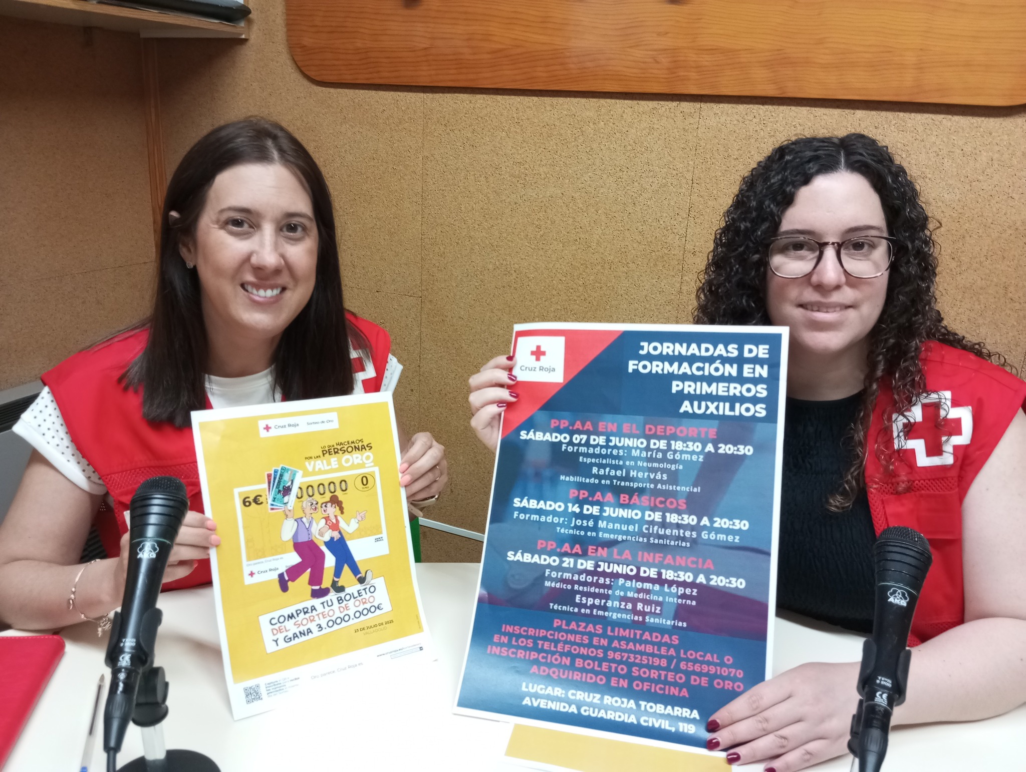 Laura Lopez y María Teresa Gonzalez en los estudios de RTM